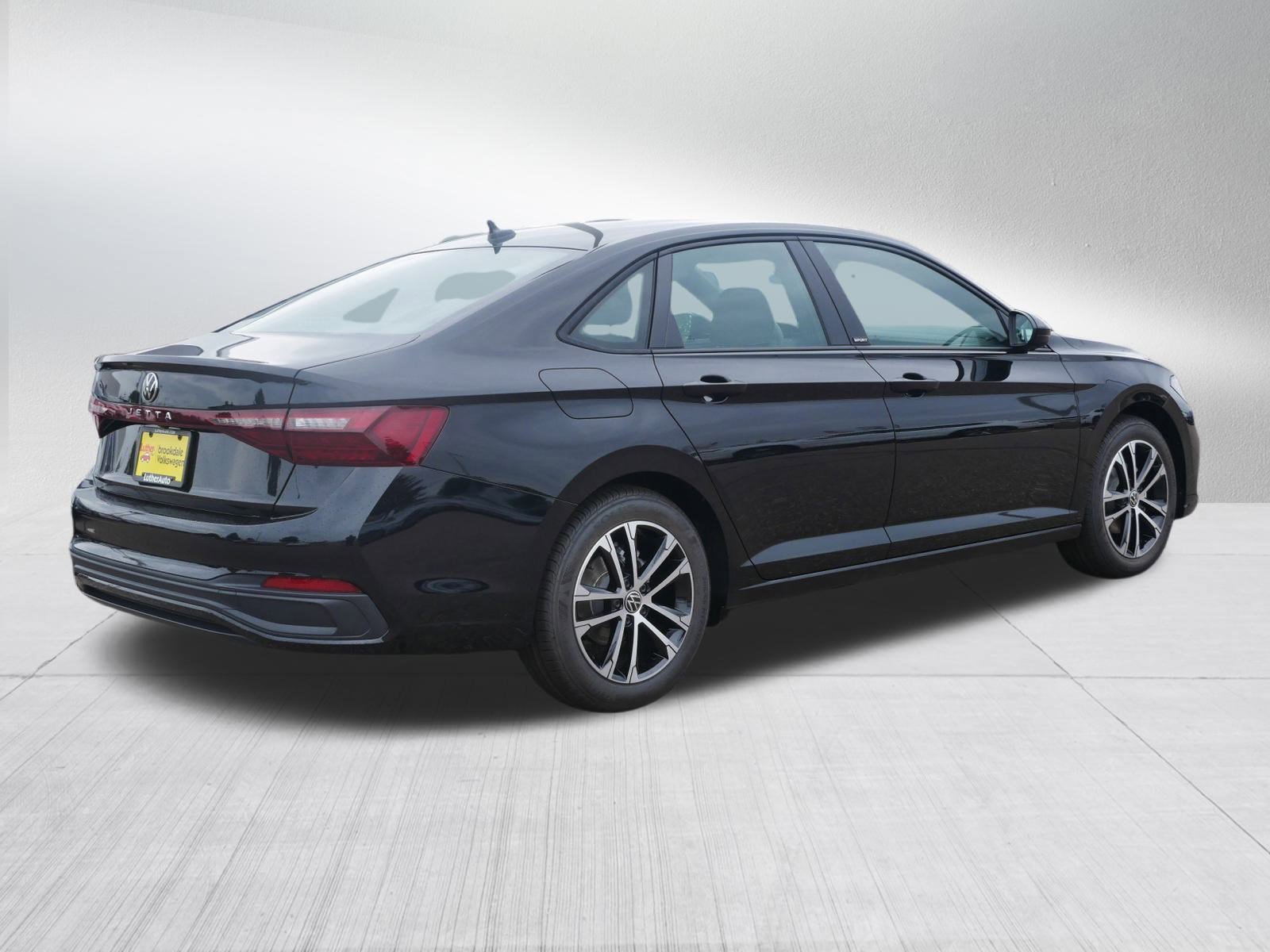 2025 Volkswagen Jetta Sport photo 3