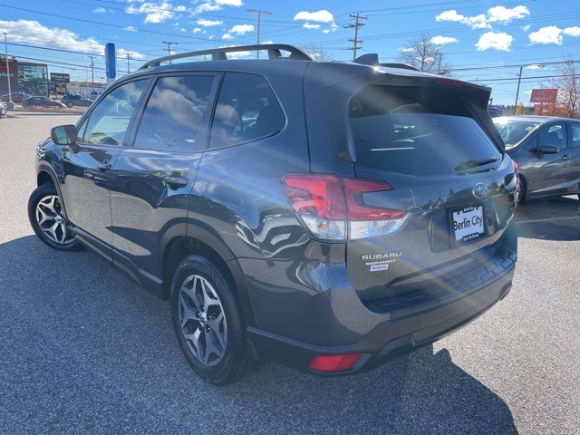 2023 Subaru Forester Premium photo 4