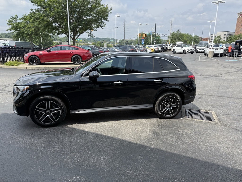 2025 Mercedes Benz GLC 300 4MATIC photo 3