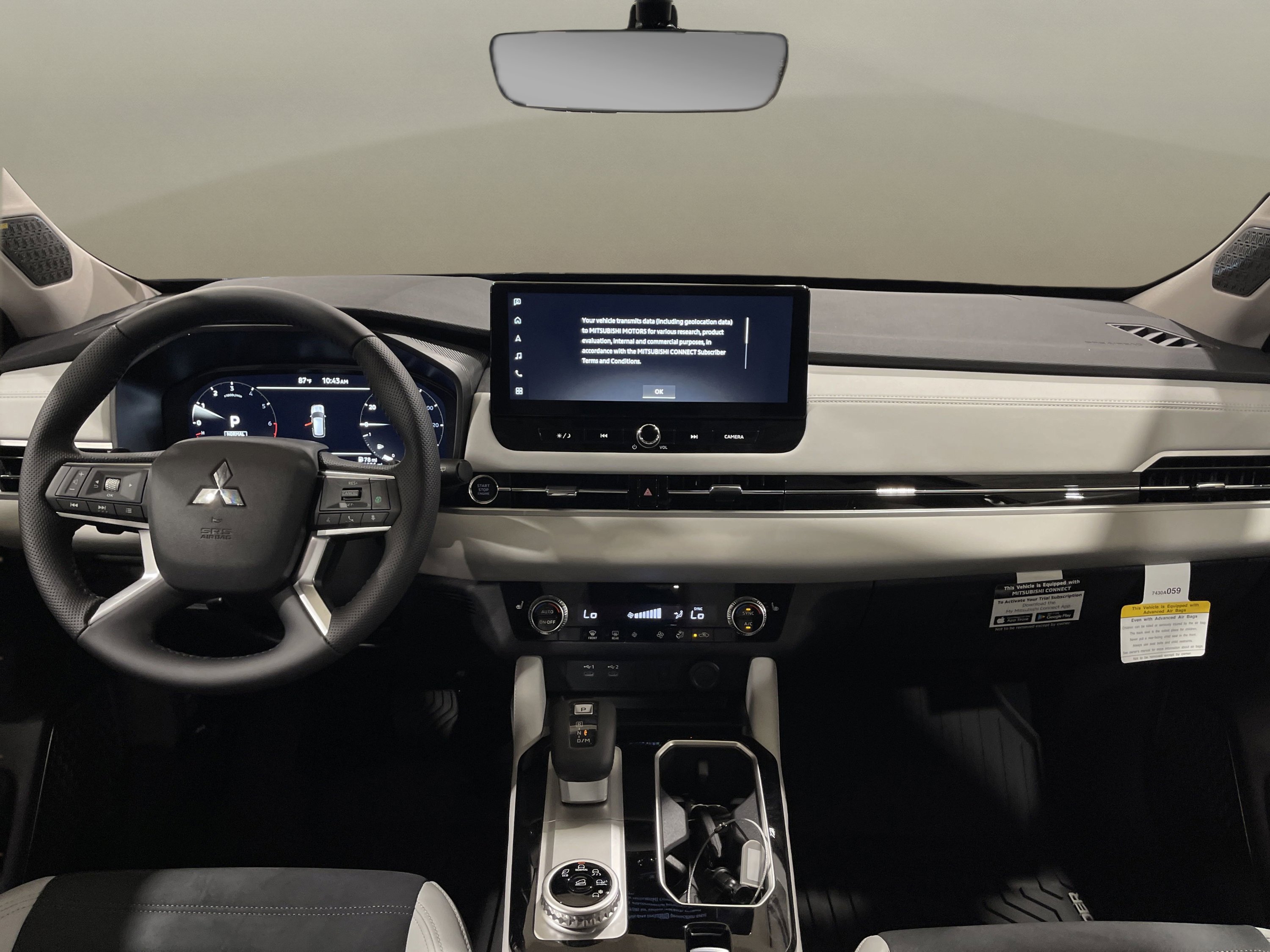 2025 Mitsubishi Outlander SE photo 11