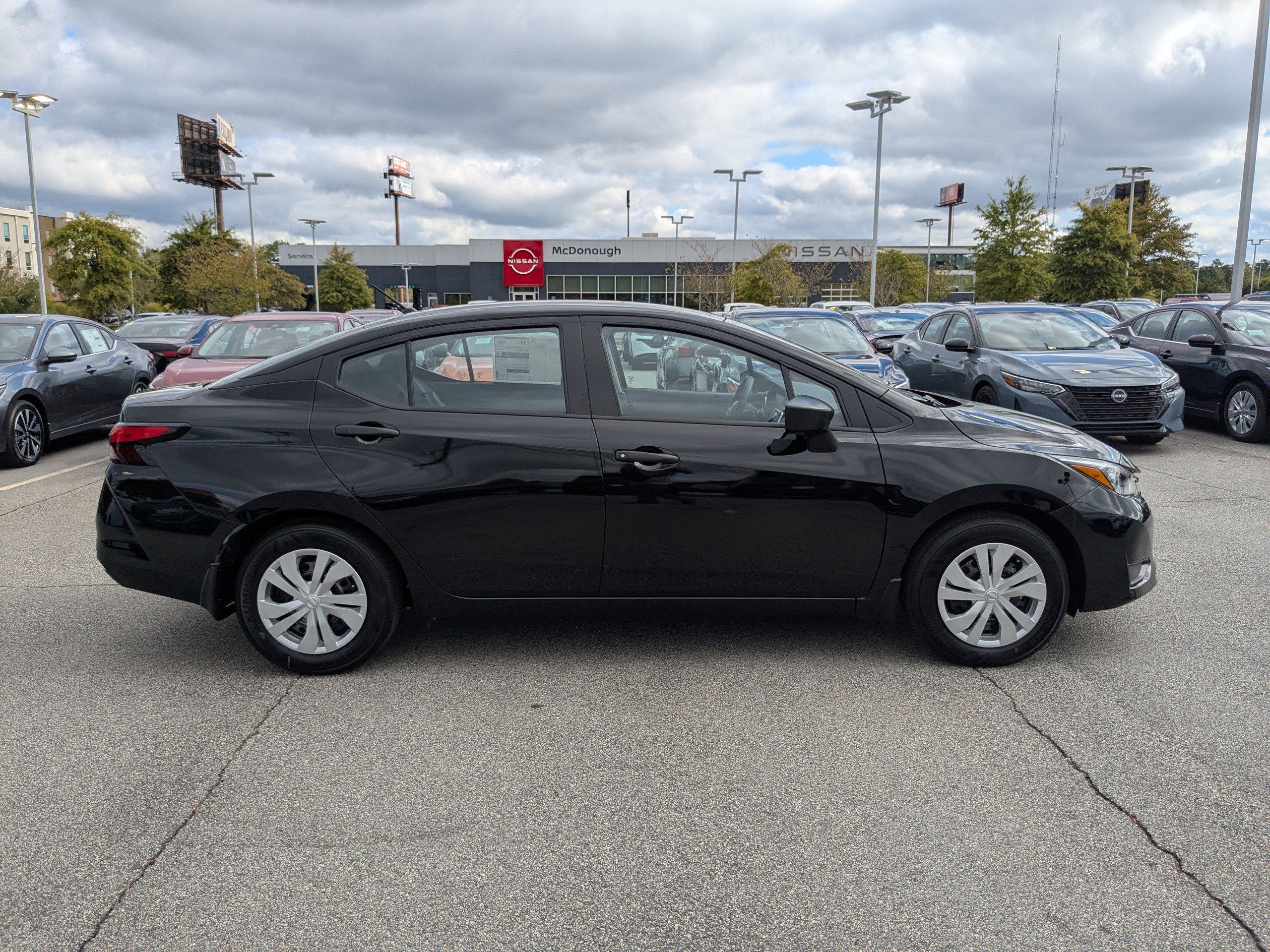 2025 Nissan Versa 1.6 S photo 2