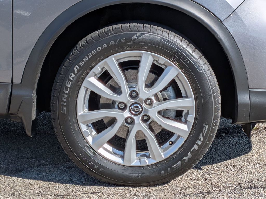2022 Nissan Rogue Sport S photo 9