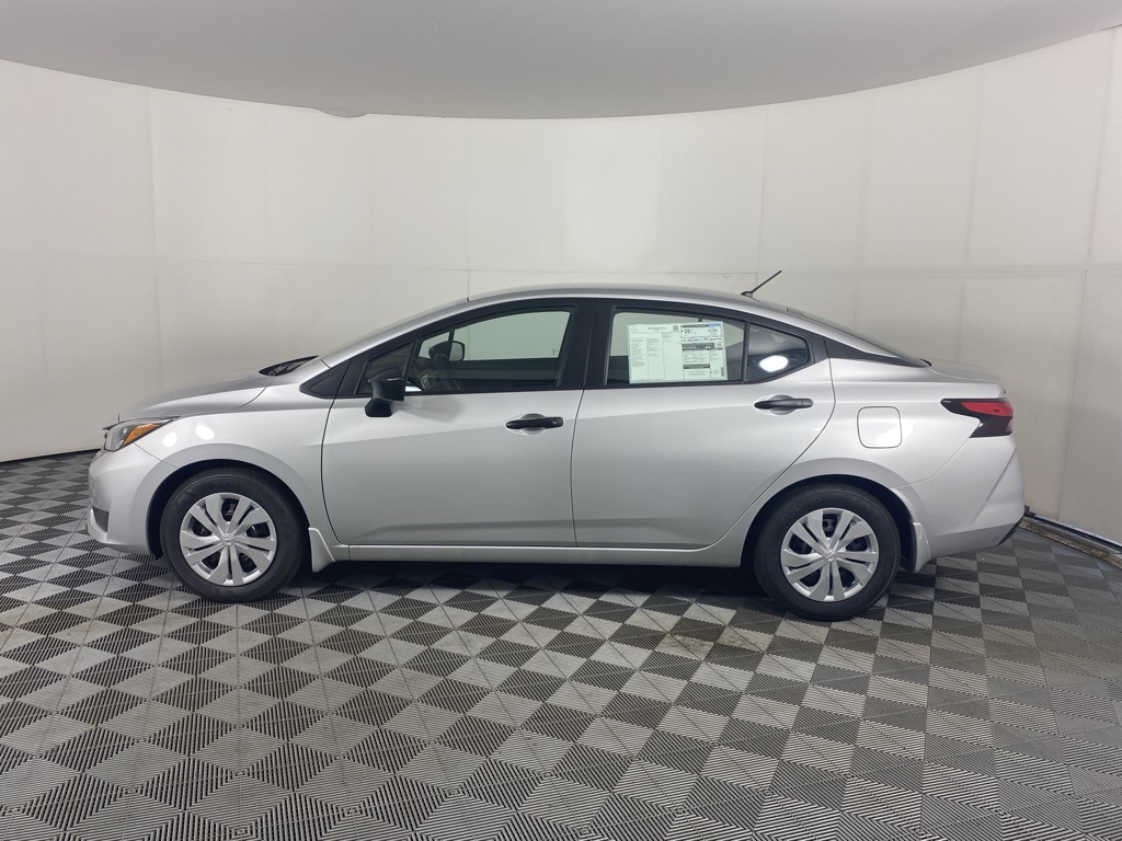 2025 Nissan Versa 1.6 S photo 4