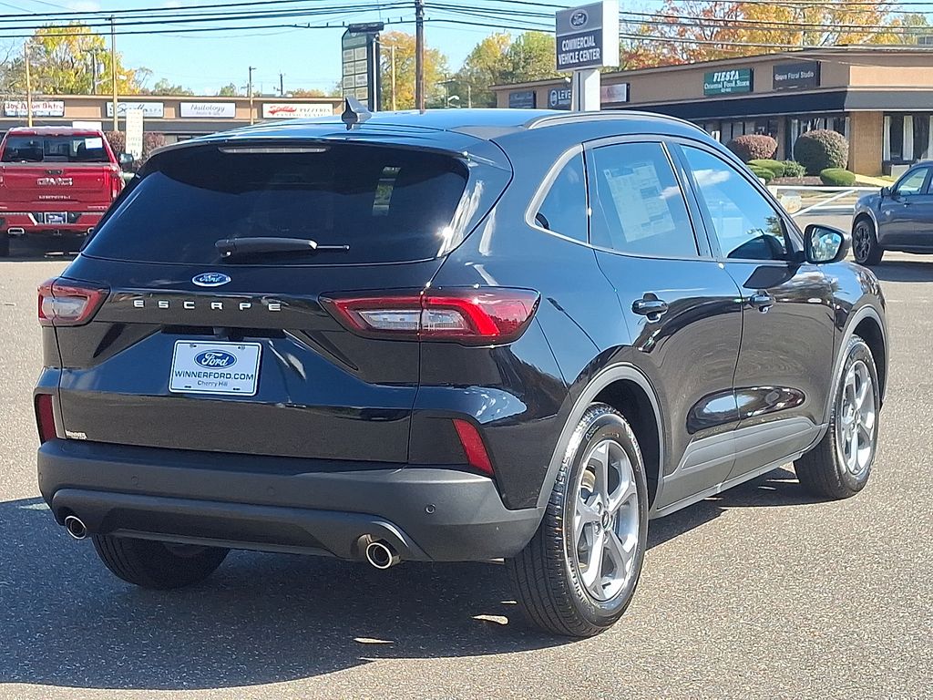2025 Ford Escape ST-Line photo 2