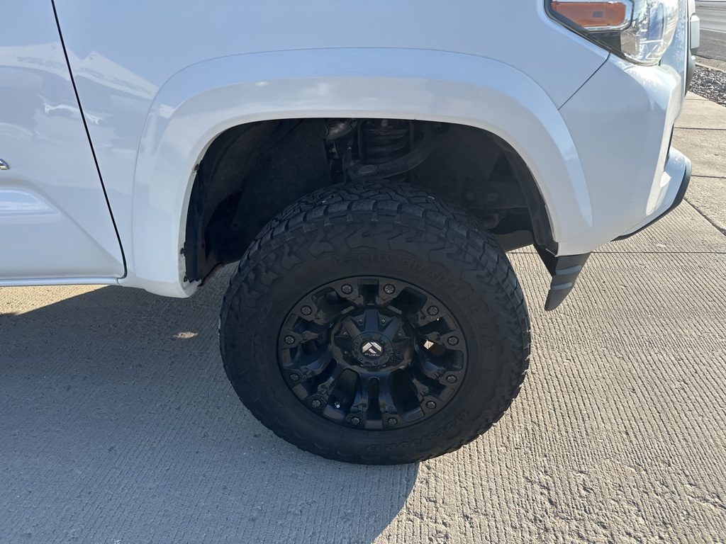 2019 Toyota Tacoma SR5 photo 3