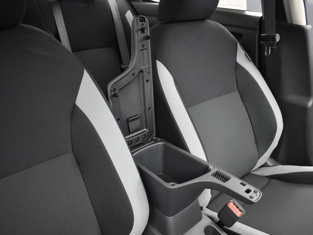 2025 Nissan Versa 1.6 S photo 23