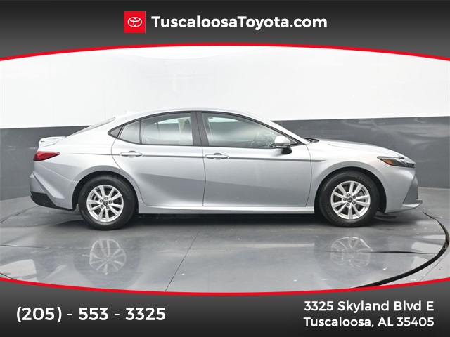 2025 Toyota Camry LE's photo