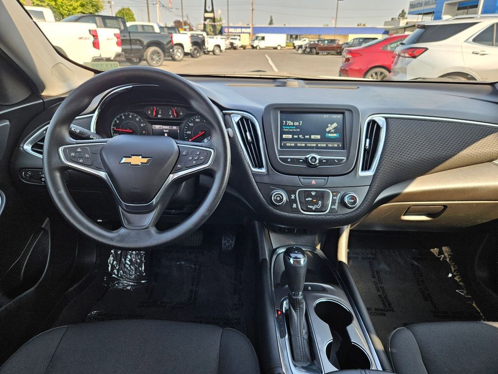 2018 Chevrolet Malibu 1LT photo 21