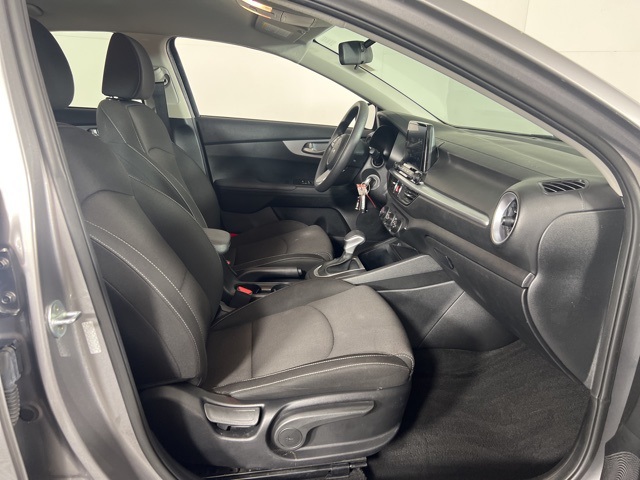 2023 Kia Forte LXS photo 2