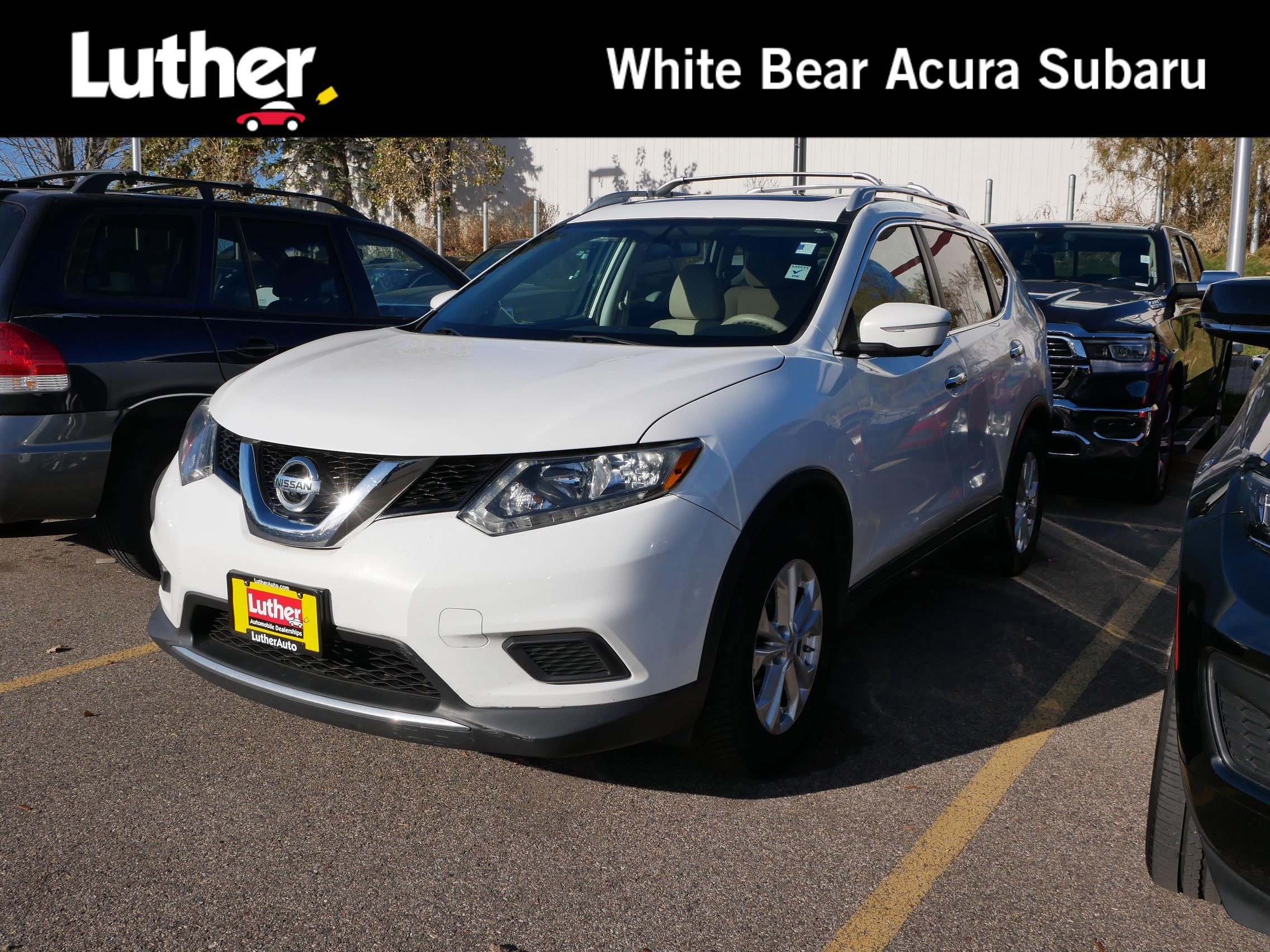 2014 Nissan Rogue SV's photo