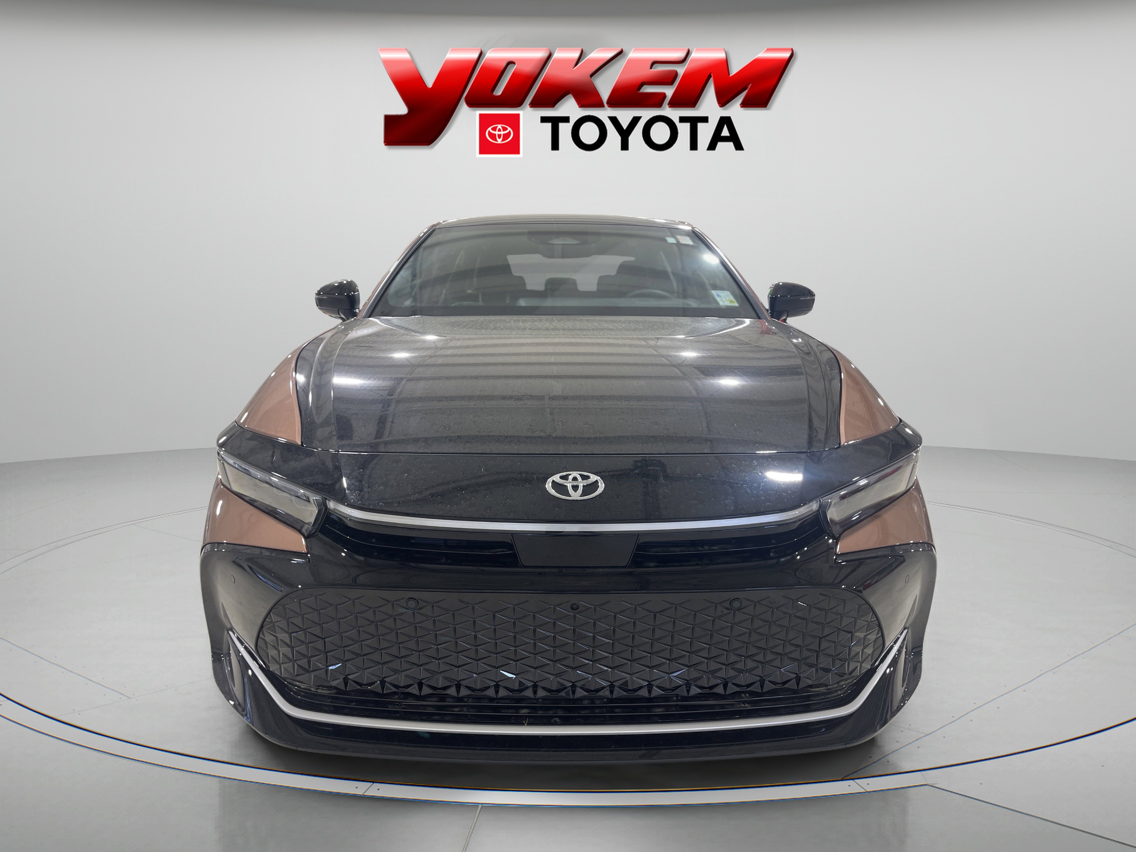 2025 Toyota Crown Platinum's photo