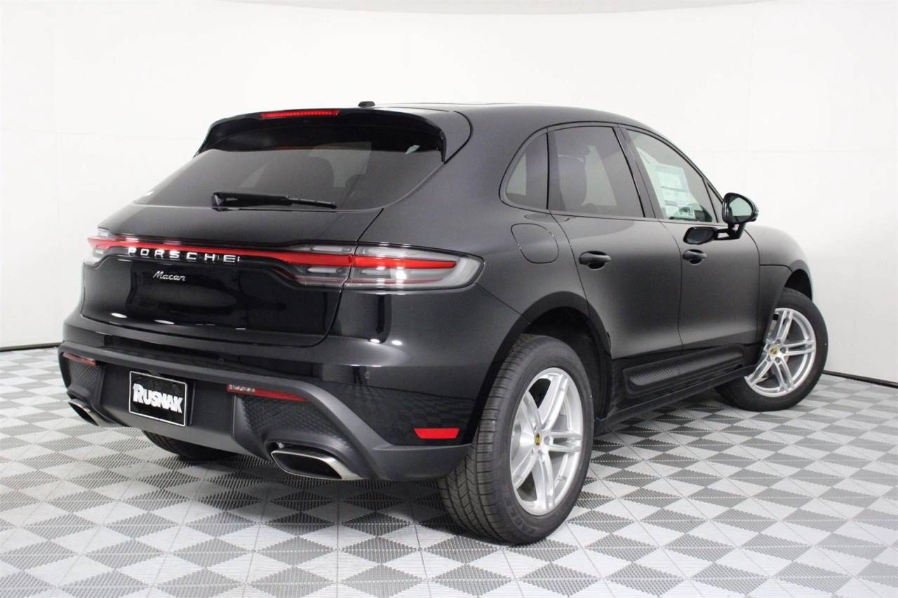 2025 Porsche Macan T photo 7