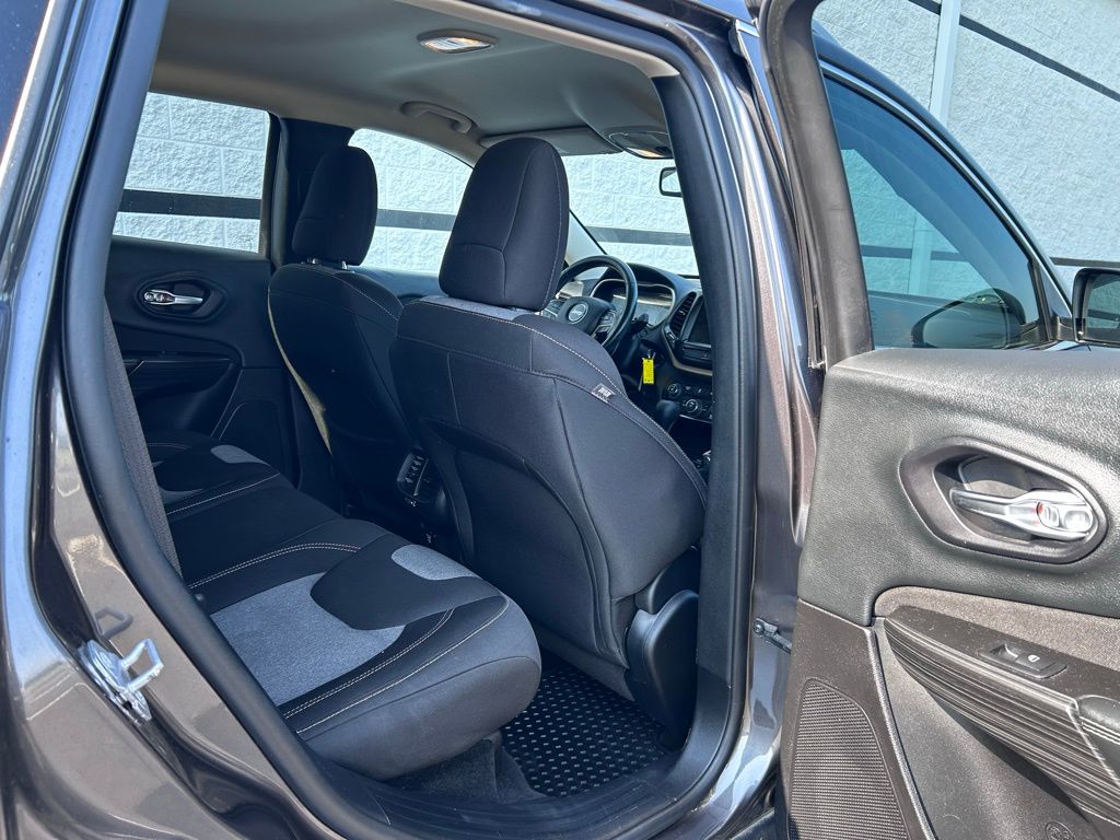 2014 Jeep Cherokee Latitude photo 18
