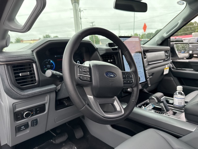 2025 Ford F-150 Lightning photo 26