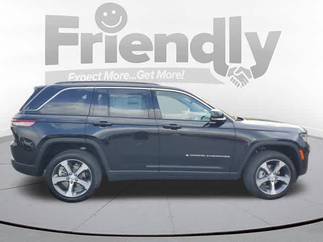 2025 Jeep Grand Cherokee Limited photo 3