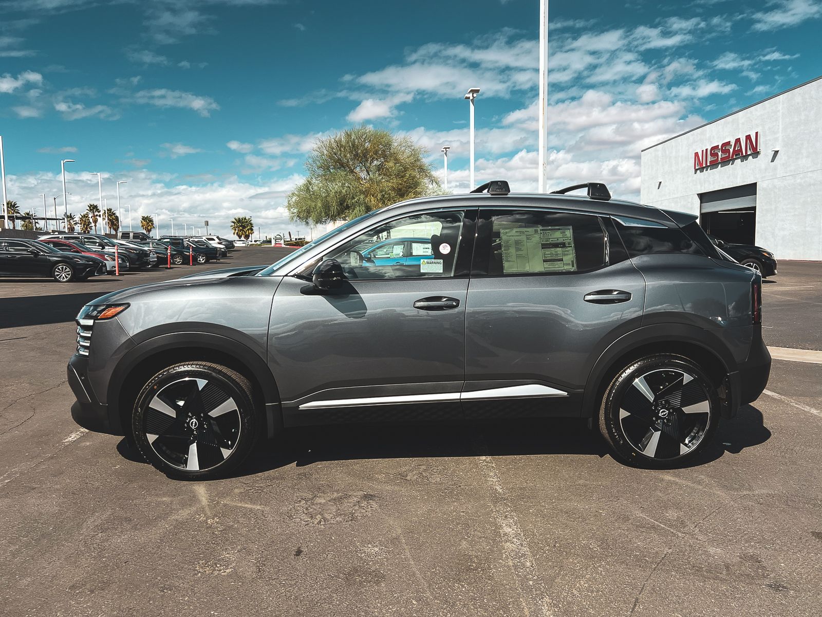 2026 Nissan Kicks SR photo 2