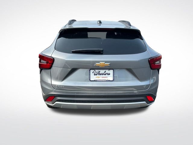 2025 Chevrolet Trax LT photo 2