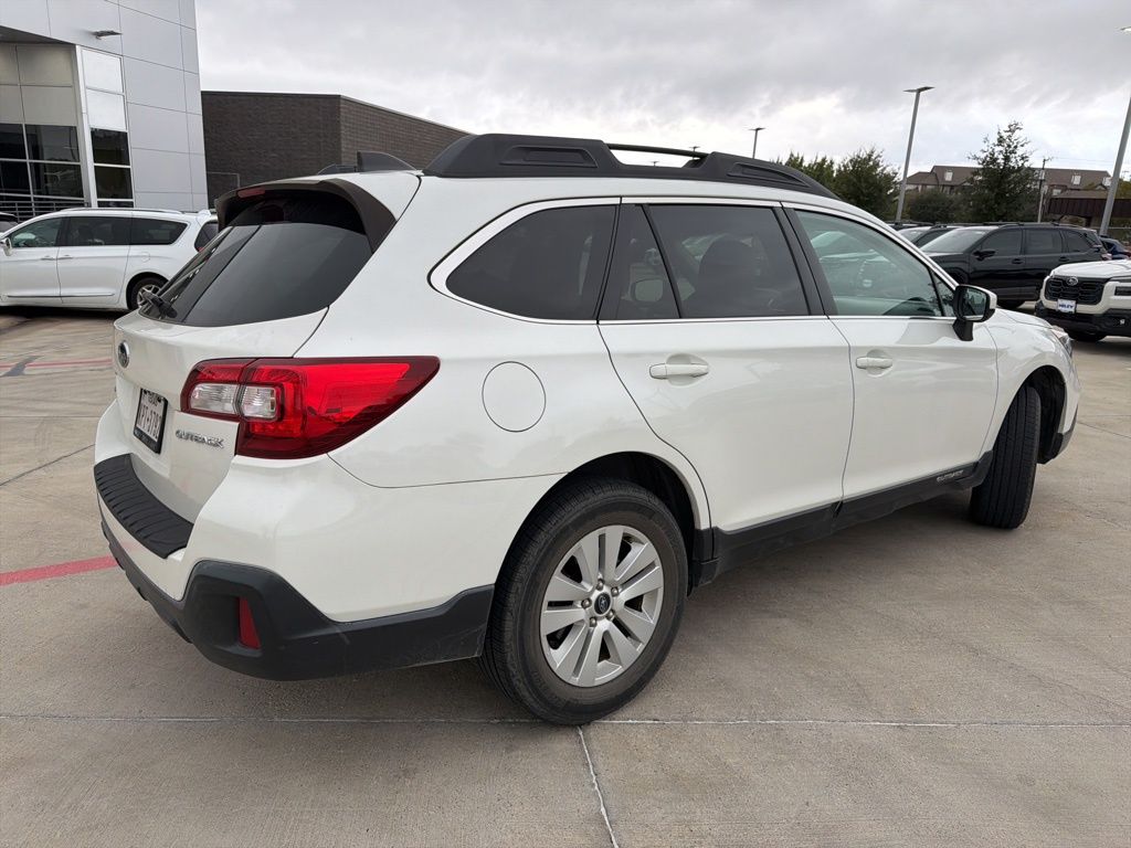 2018 Subaru Outback 2.5i Premium photo 3