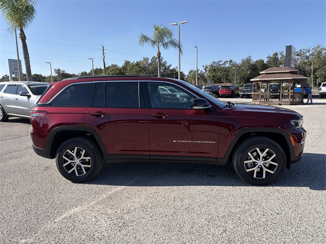 2025 Jeep Grand Cherokee Limited photo 3