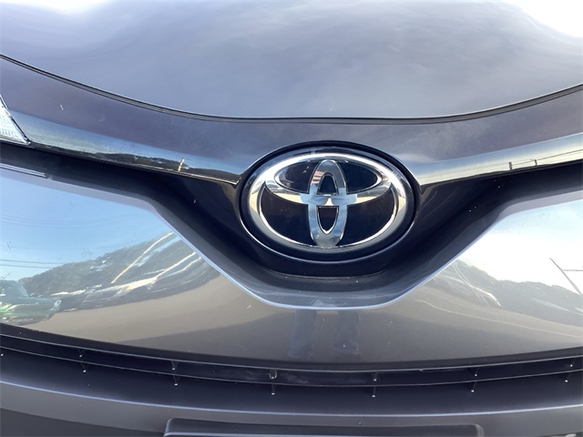 2022 Toyota C-HR XLE photo 28