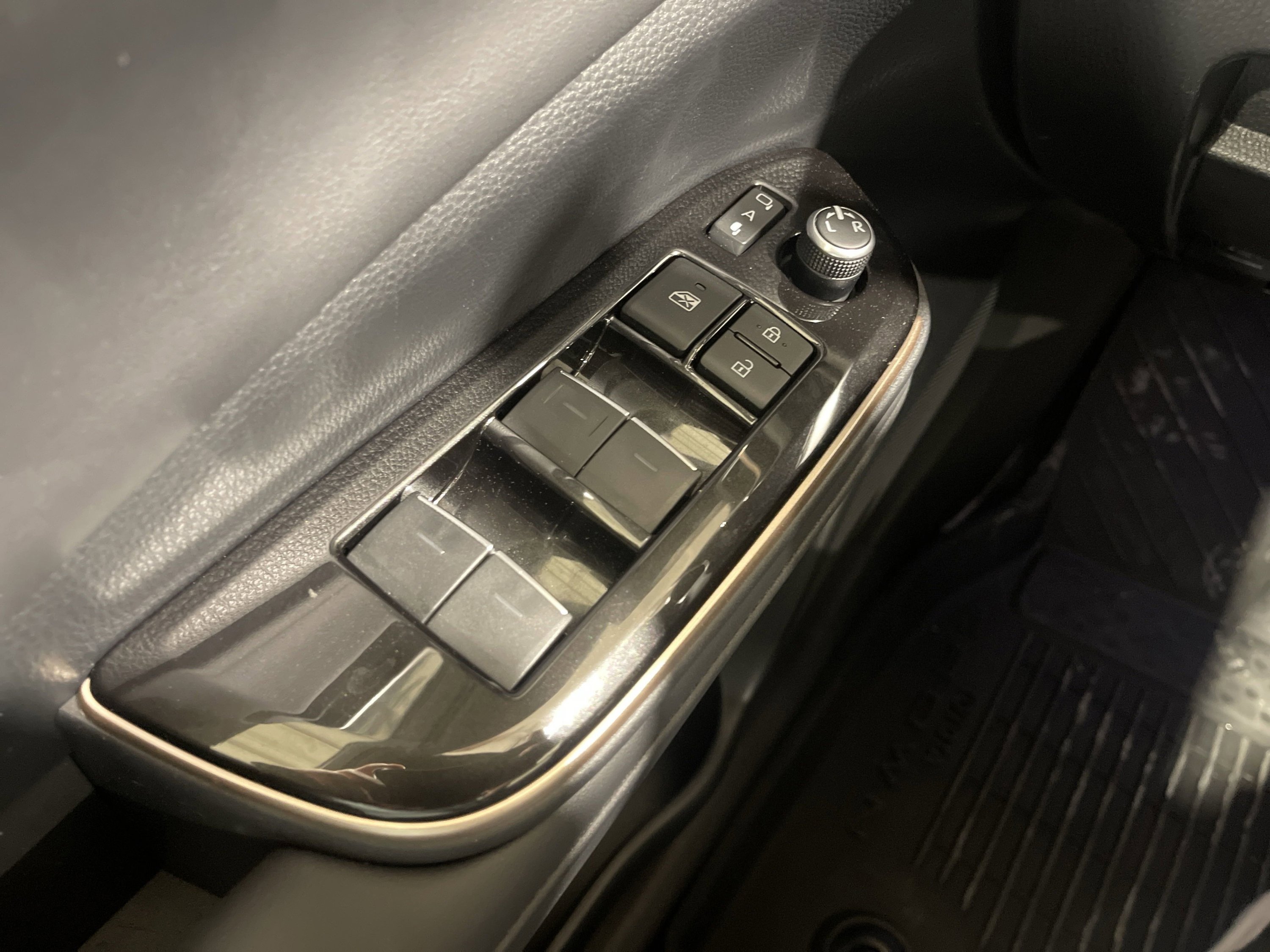 2025 Toyota Crown Platinum photo 17