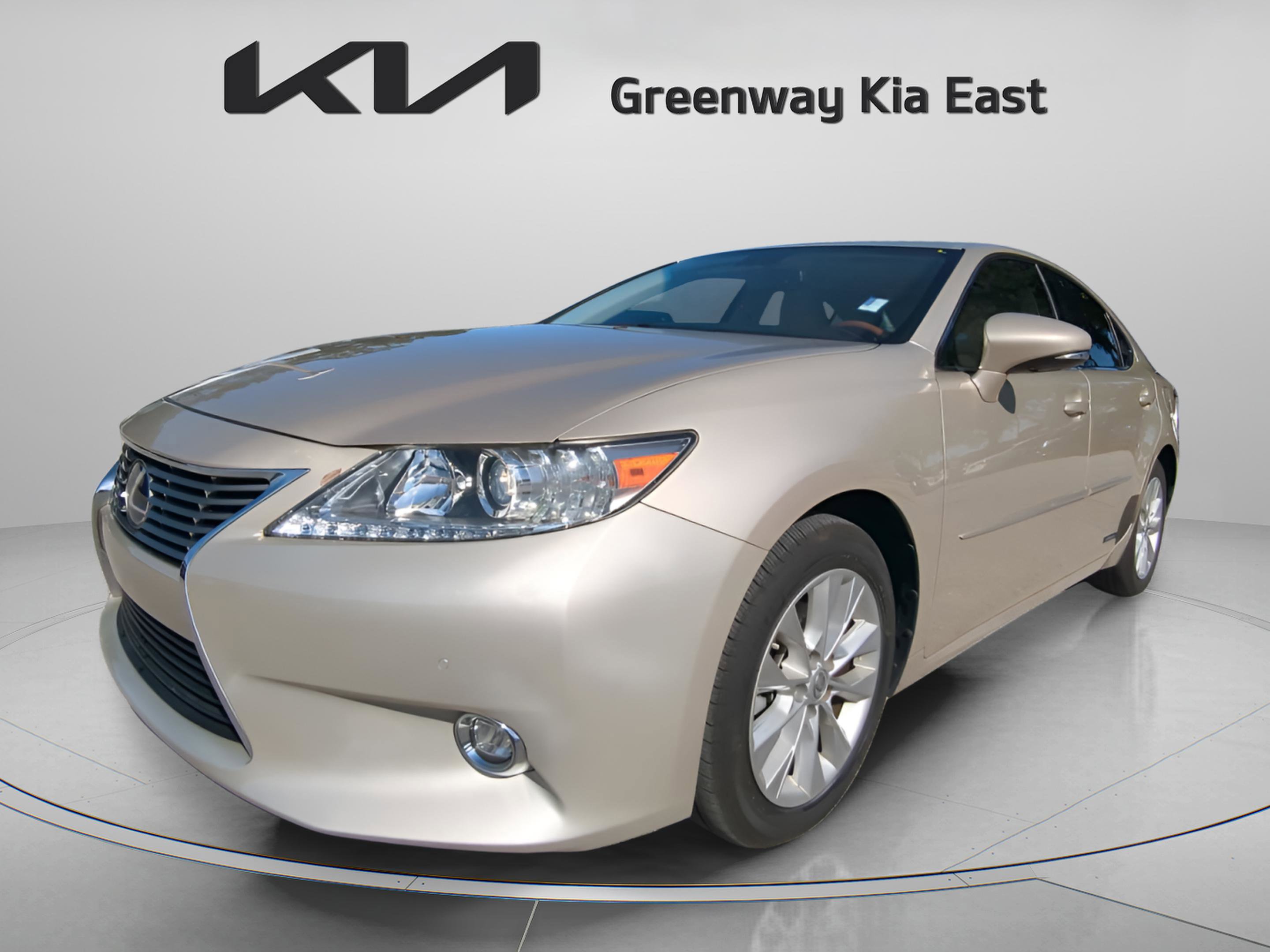 2014 Lexus ES 300h photo 4