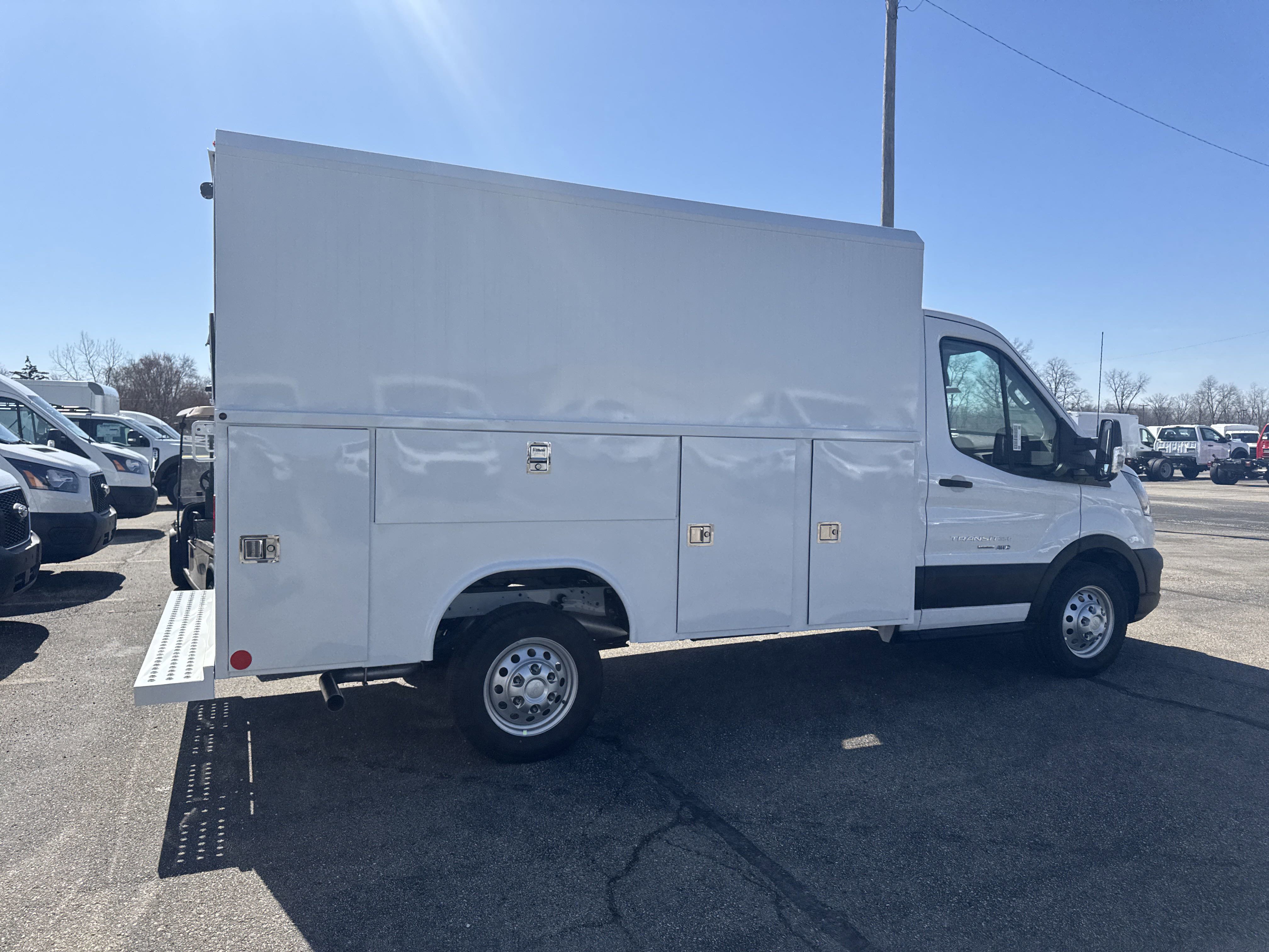 2024 Ford Transit Cutaway photo 2