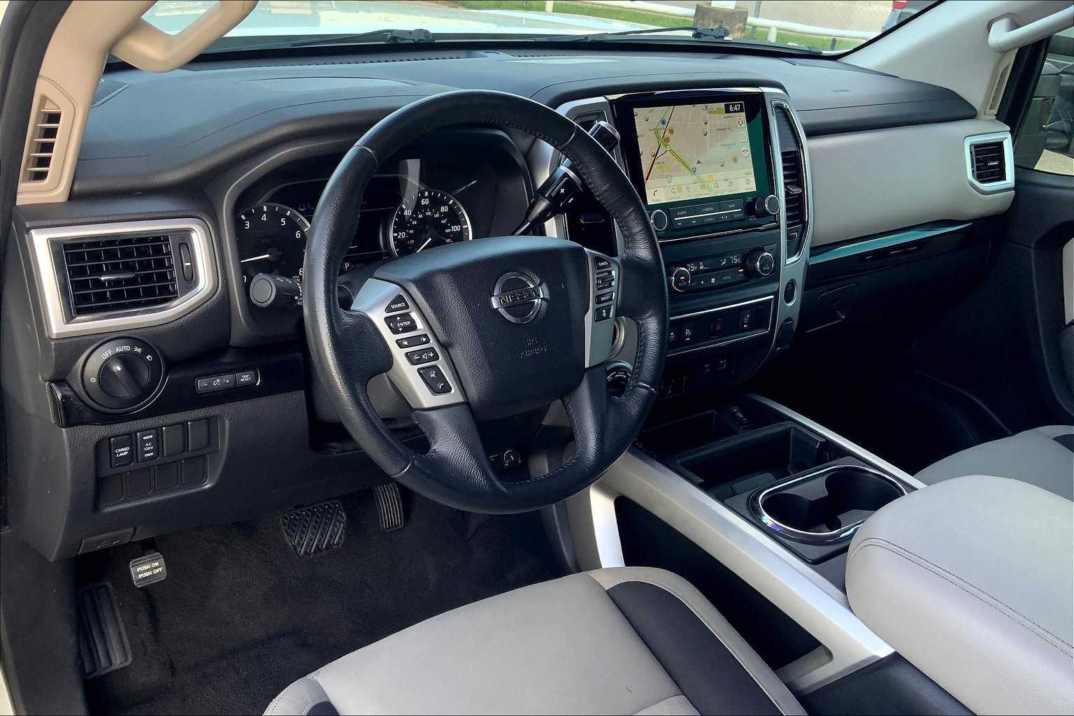 2020 Nissan Titan SV photo 12