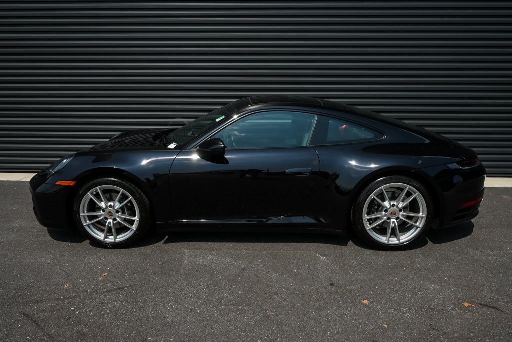 2022 Porsche 911 Coupe photo 2