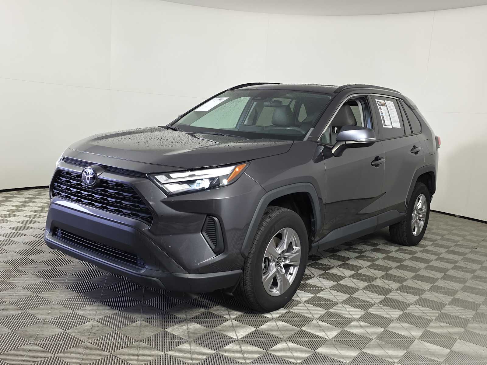 2023 Toyota RAV4 XLE photo 2