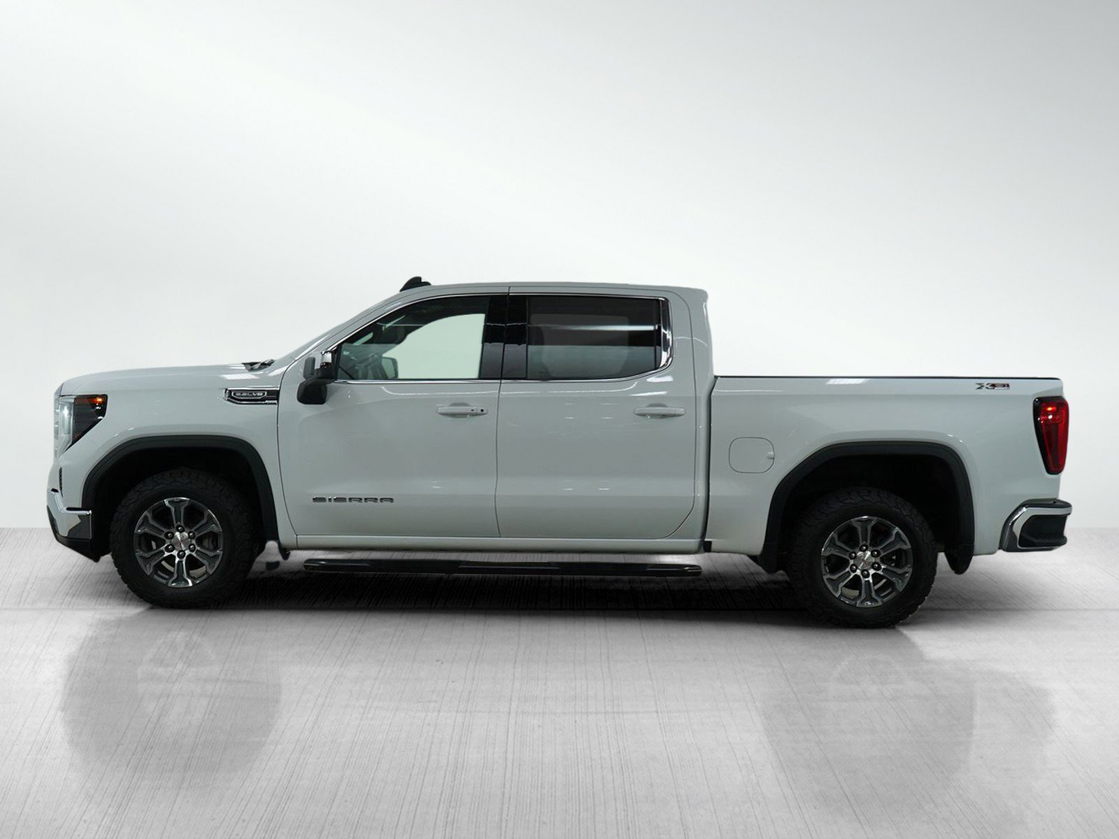 Used 2024 GMC Sierra 1500 SLE with VIN 1GTUUBED6RZ106815 for sale in Bloomington, Minnesota