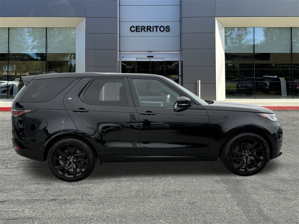 2025 Land Rover Discovery SE photo 3