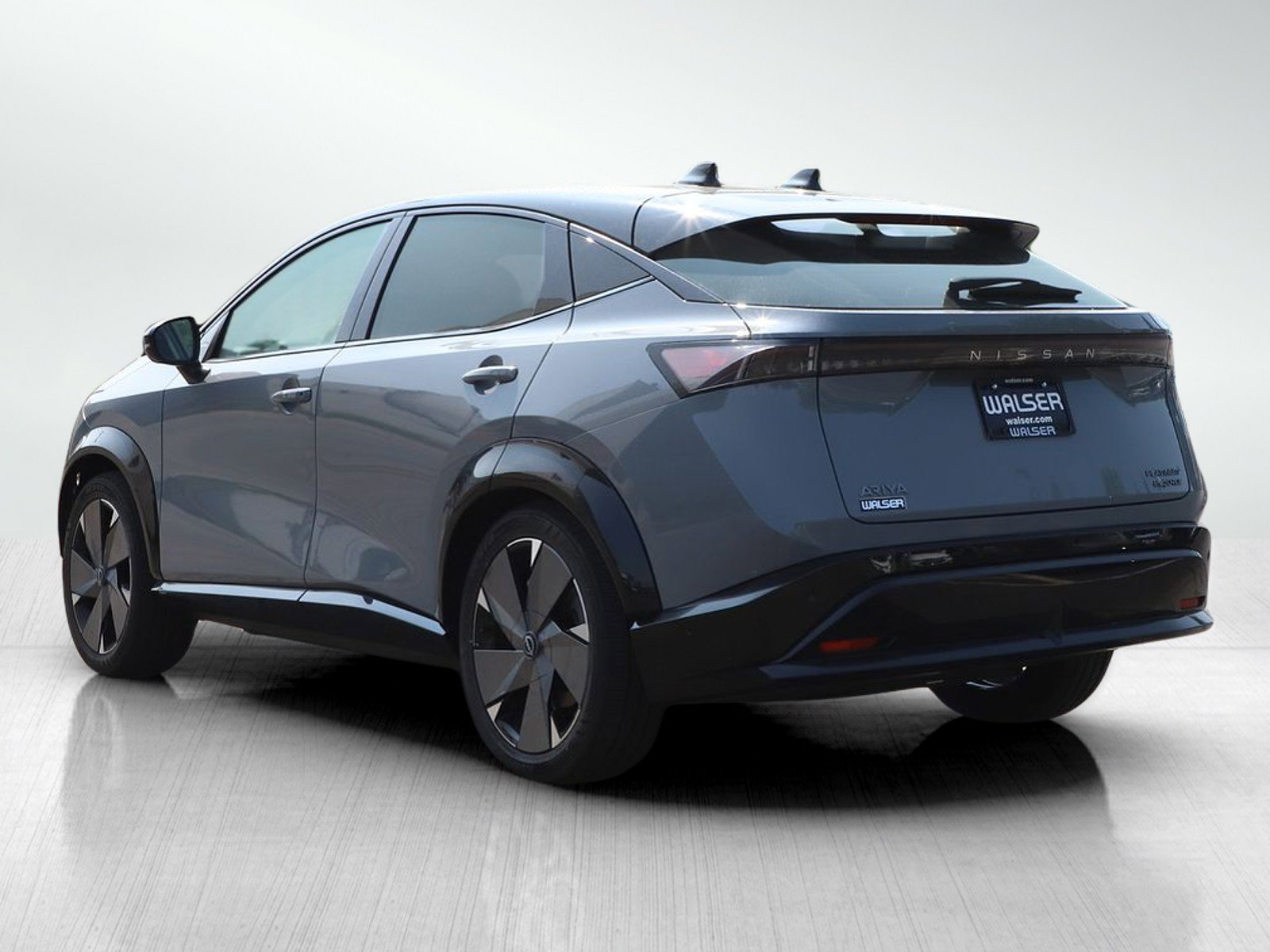 2023 Nissan ARIYA Platinum photo 3