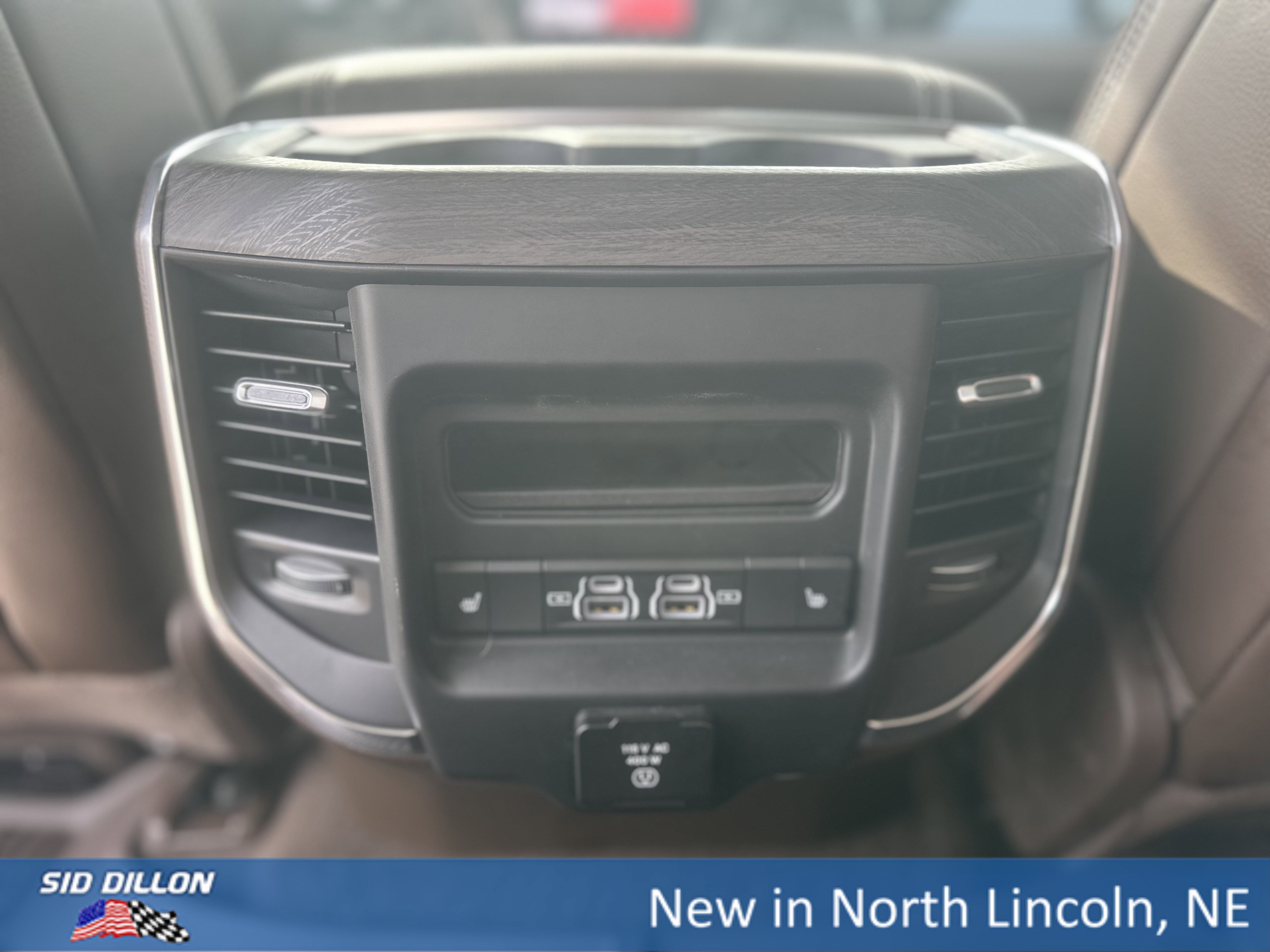 2025 Ram 1500 Laramie photo 3