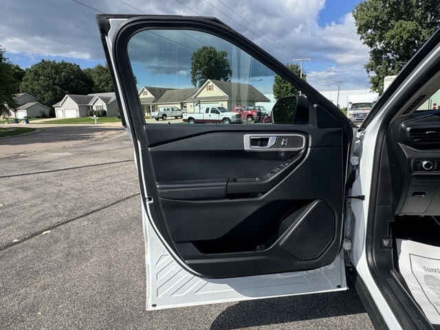 2023 Ford Explorer Base photo 16