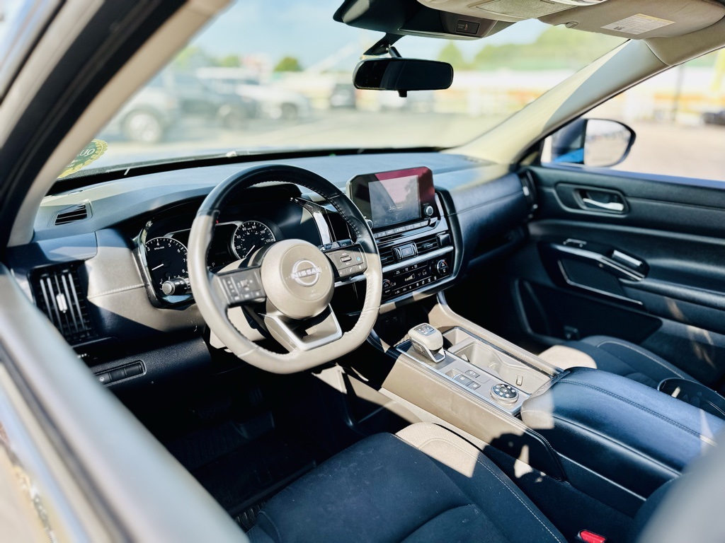 2022 Nissan Pathfinder SV photo 12