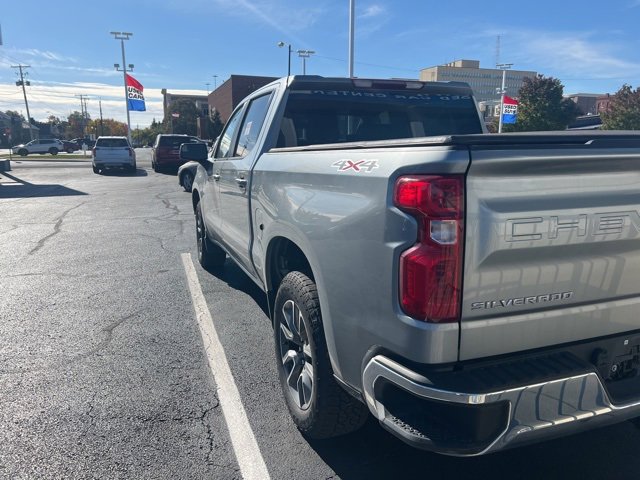 2024 Chevrolet Silverado 1500 LT photo 3
