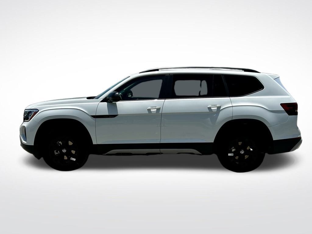 2025 Volkswagen Atlas Peak Edition SE photo 2