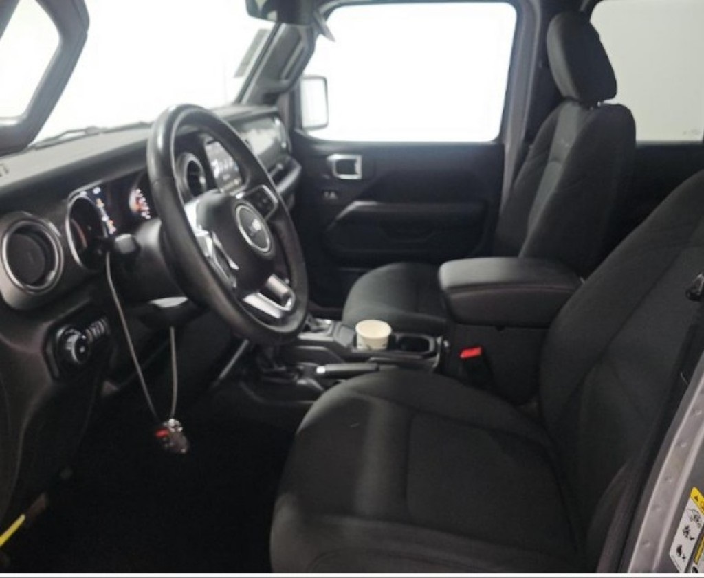 2018 Jeep Wrangler Unlimited Sahara photo 3