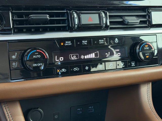 2022 Nissan Pathfinder Platinum photo 16