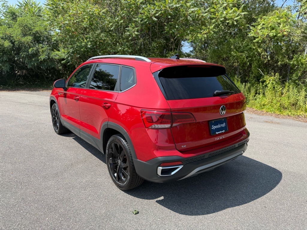 2022 Volkswagen Taos SE photo 3