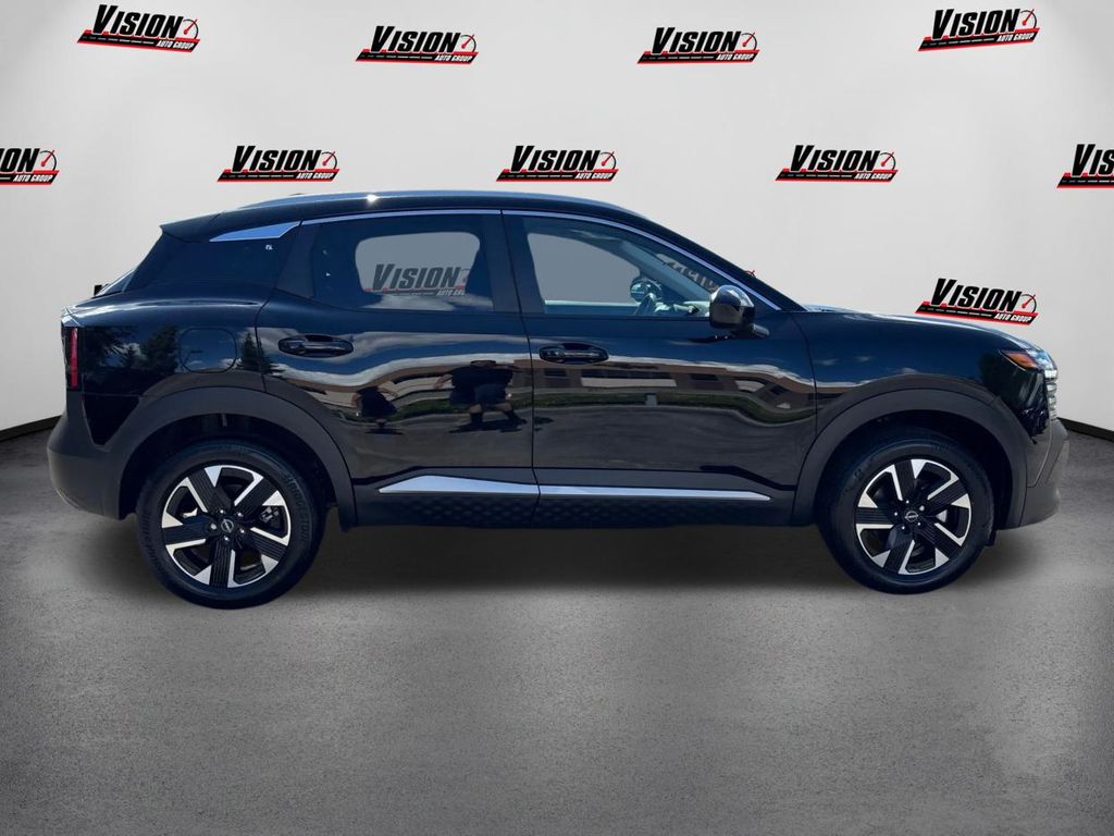 2025 Nissan Kicks SV photo 4