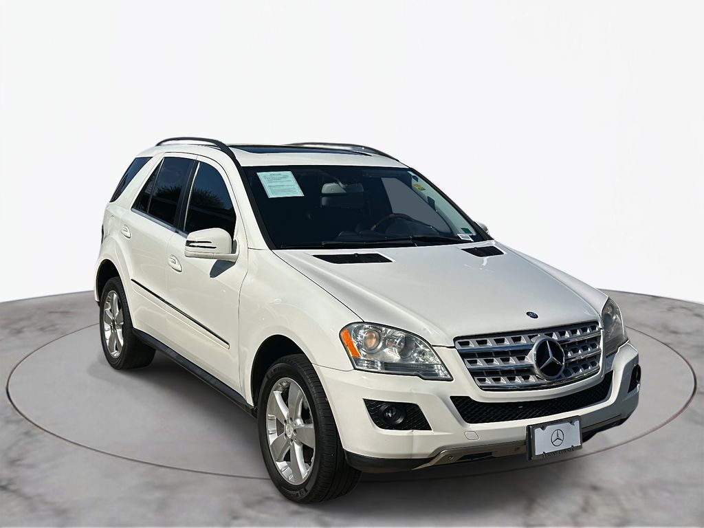 2011 Mercedes Benz ML 350 4MATIC photo 3