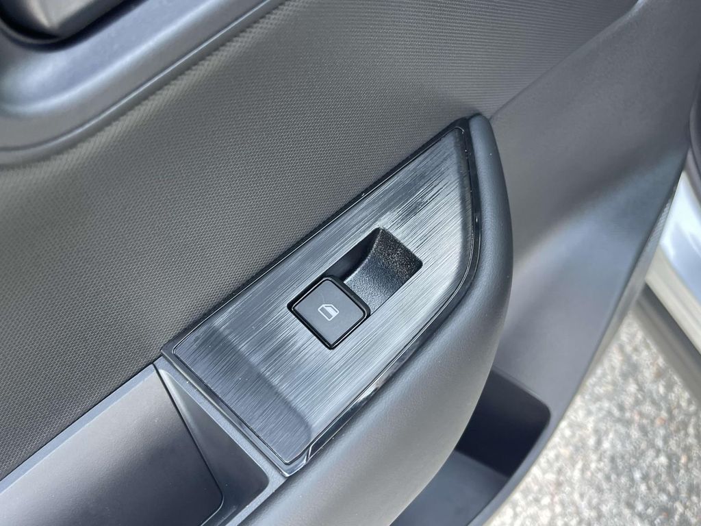 2025 Nissan Rogue S photo 8