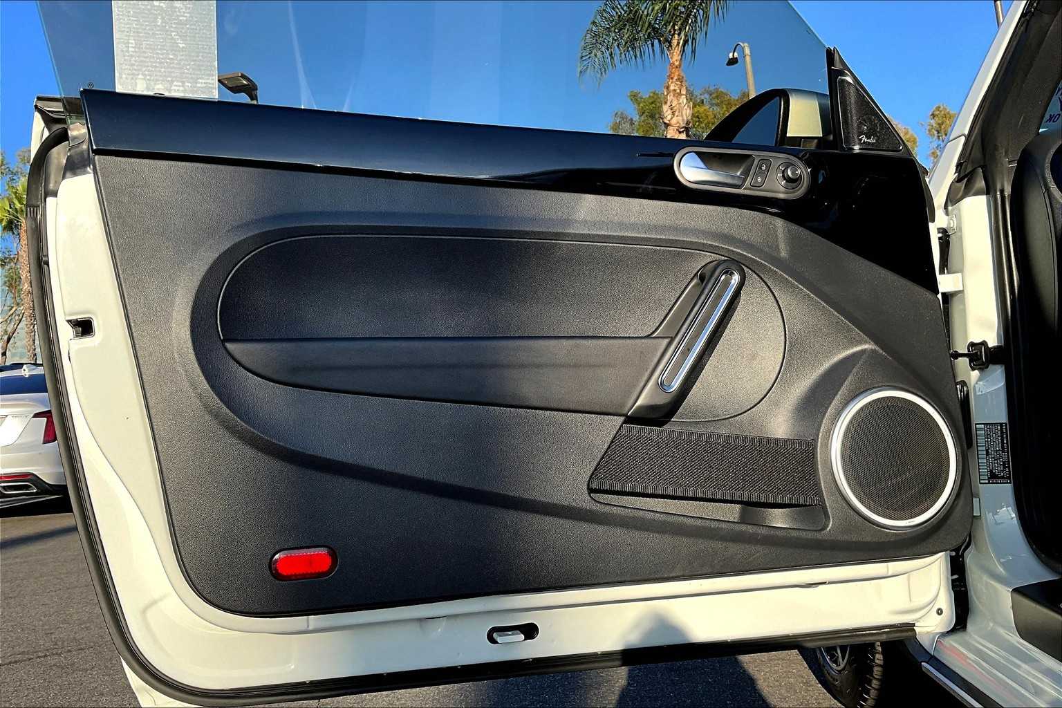 2018 Volkswagen Beetle Dune photo 19