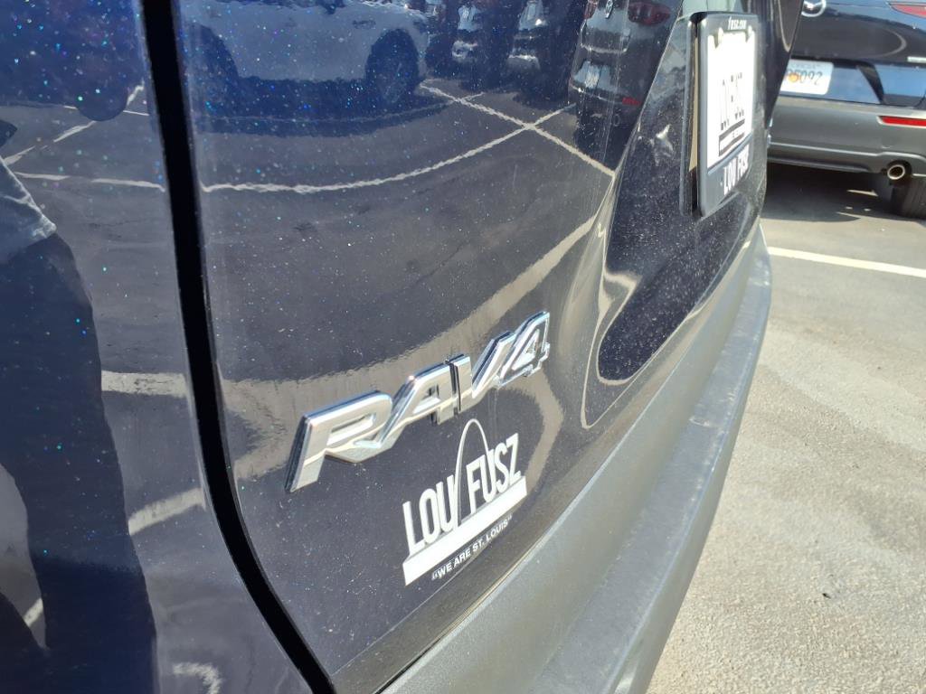 2024 Toyota RAV4 Hybrid XLE photo 11