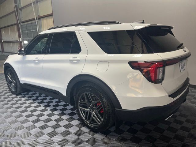 2025 Ford Explorer ST photo 3