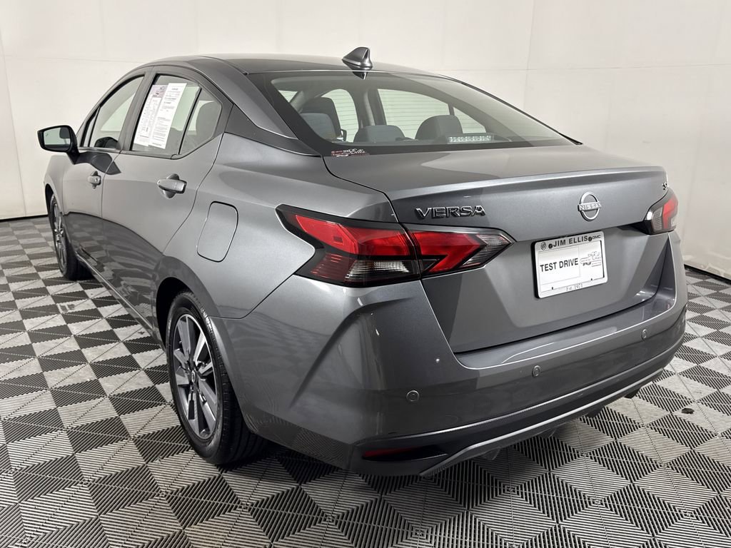 2023 Nissan Versa SV photo 4