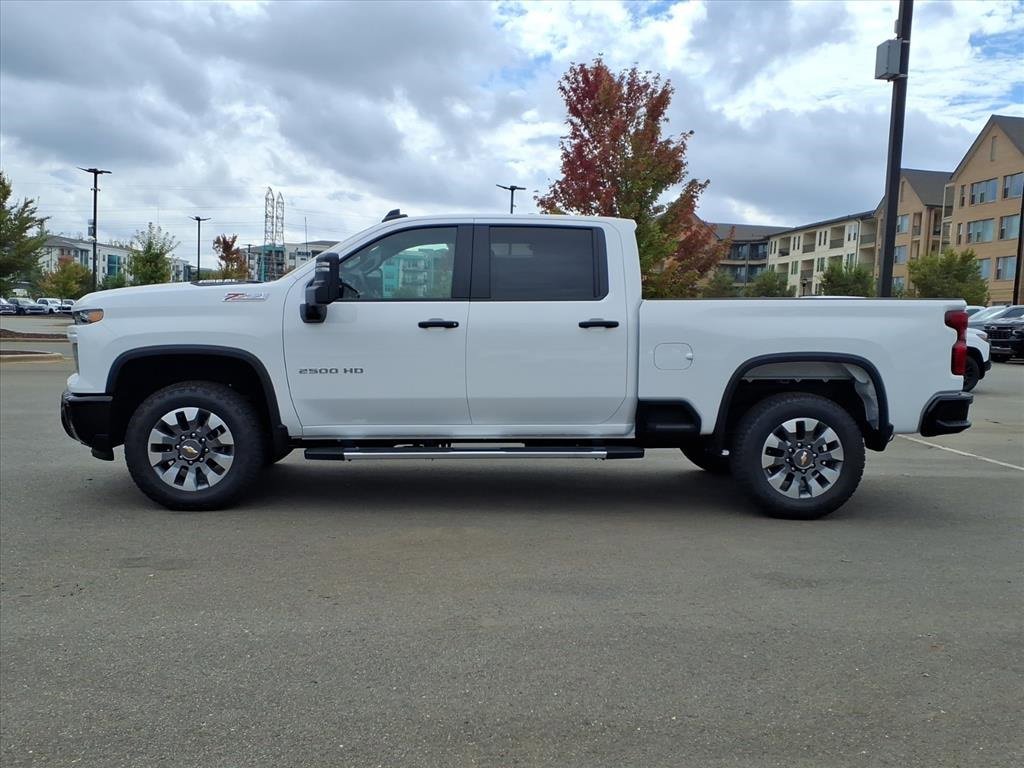 2026 Chevrolet Silverado 2500HD Custom photo 4
