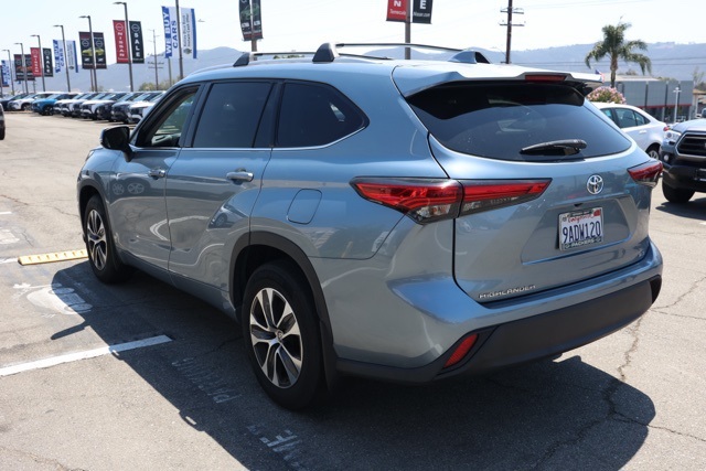 2022 Toyota Highlander XLE photo 3